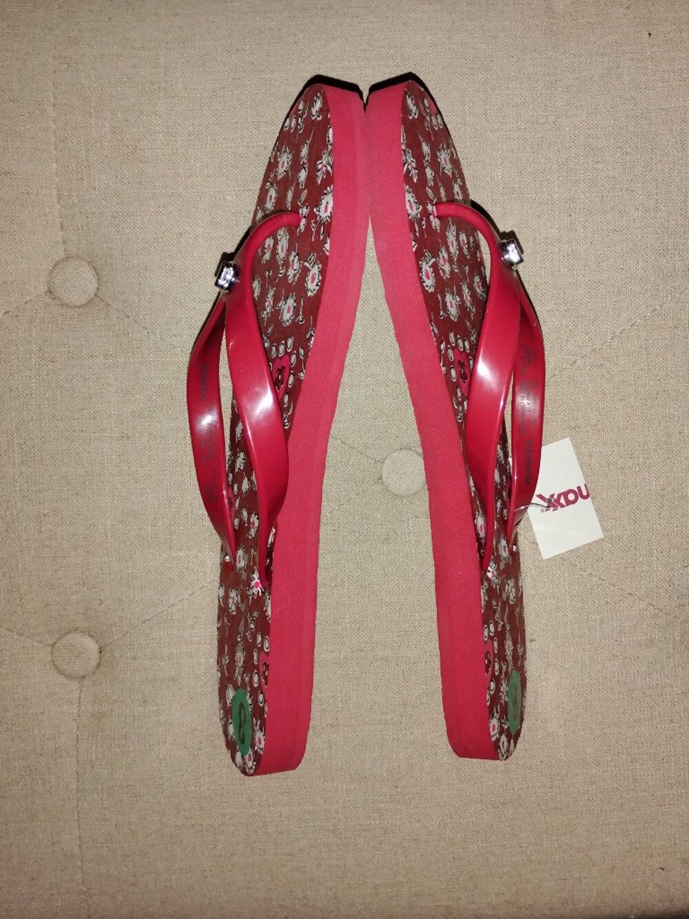 Coach Red Floral Flip Flops - Size 8 - Picture 4 of 13